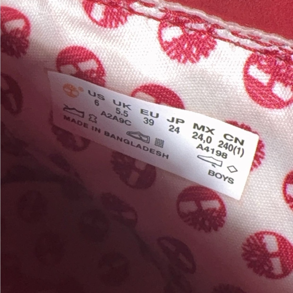 Timberland Red Patterned Interior - image 4